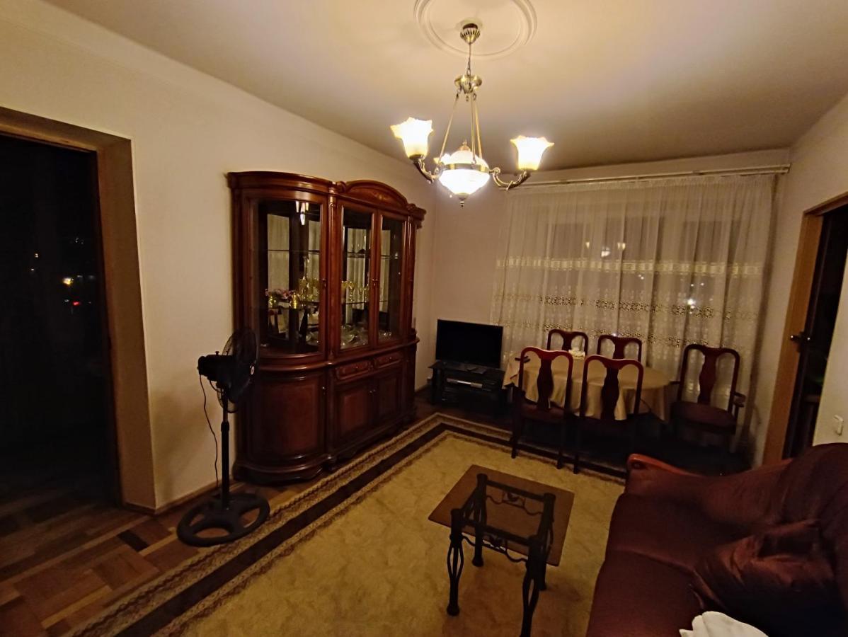 Metro Guest House Ереван Екстериор снимка